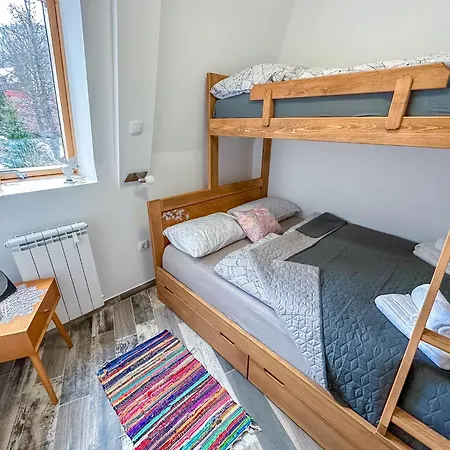 Praska Zima Апартаменты Яхорина
